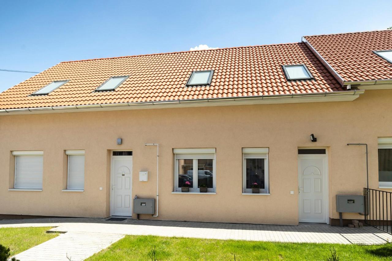 Zsendulo Apartman Apartment Eger Ngoại thất bức ảnh